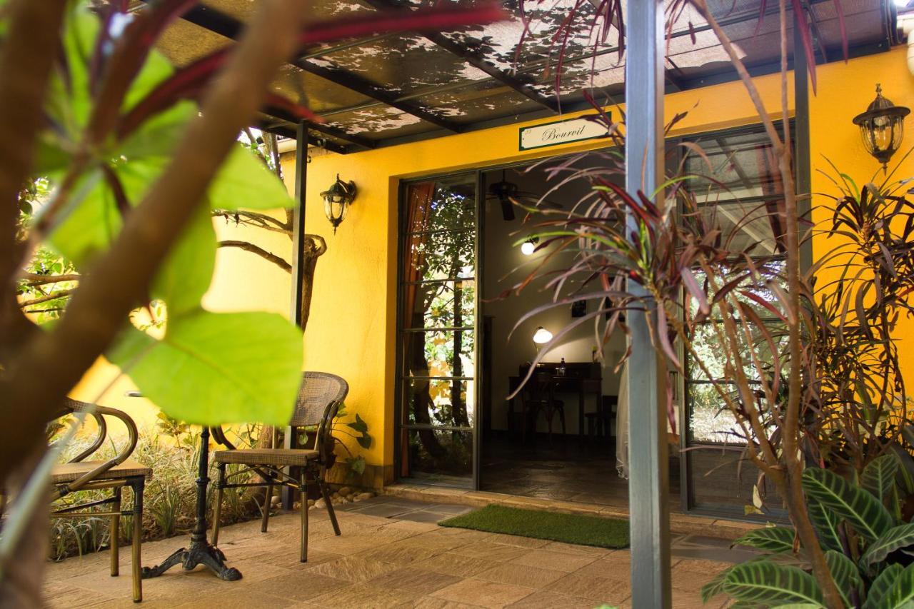 Hotel Bougainviller 캄팔라 외부 사진